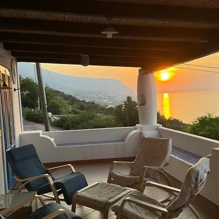 Villa La Casuzza Dei Re Malfa (Salina)