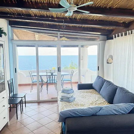 Villa La Casuzza Dei Re Malfa (Salina)