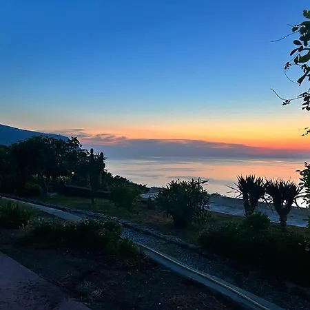 La Casuzza Dei Re Malfa (Salina)